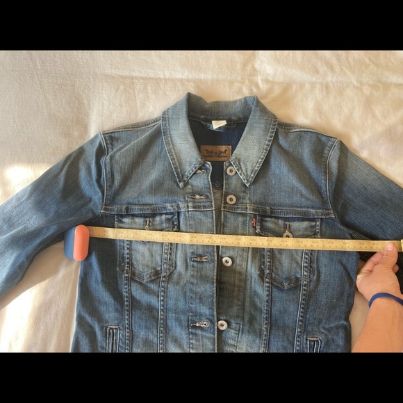 Levi’s Jean Jacket - Picture 10 of 10